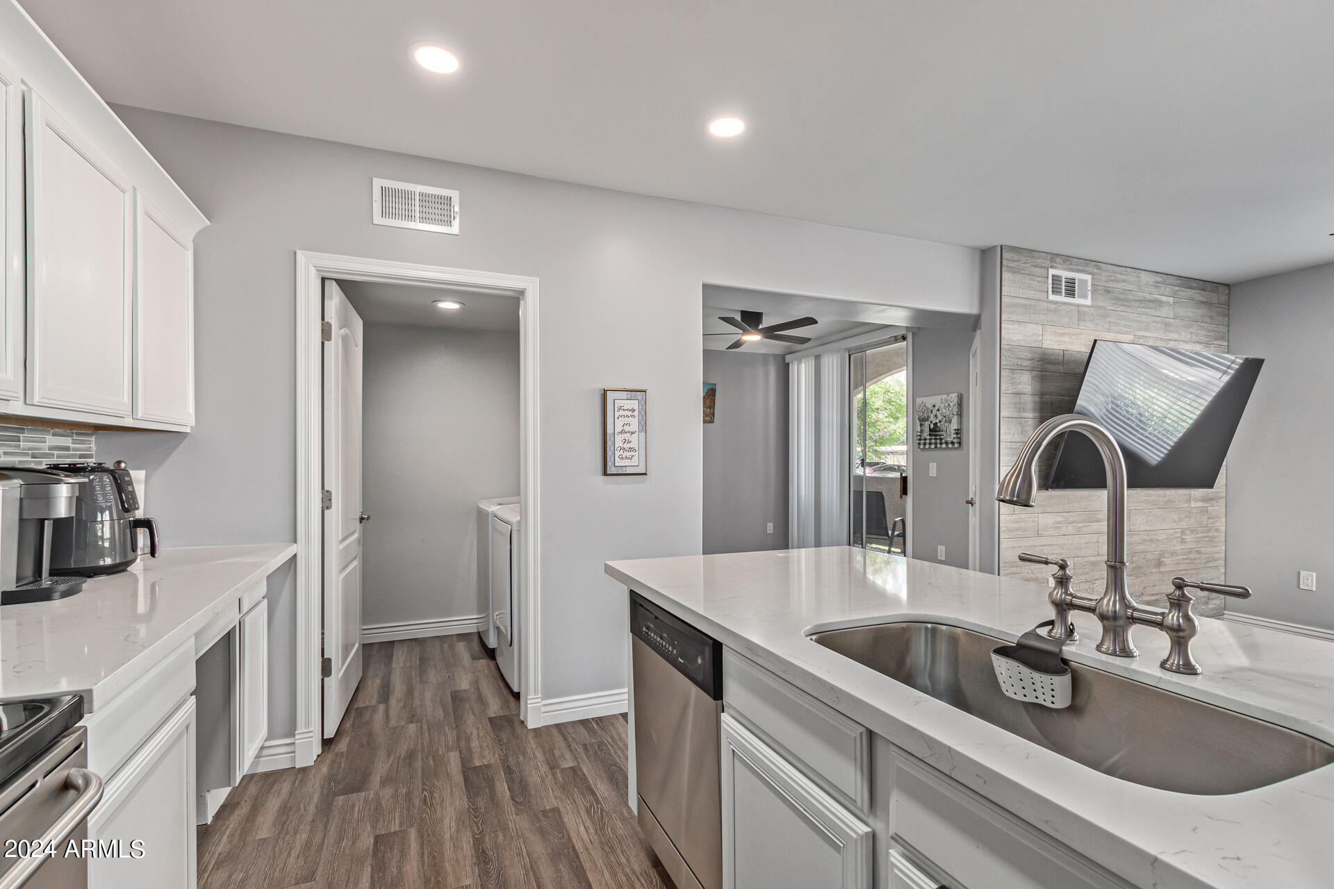 2134 East Broadway Road, Unit 1008 Tempe, AZ 85282 - Photo 9 of 19 10-Broadway