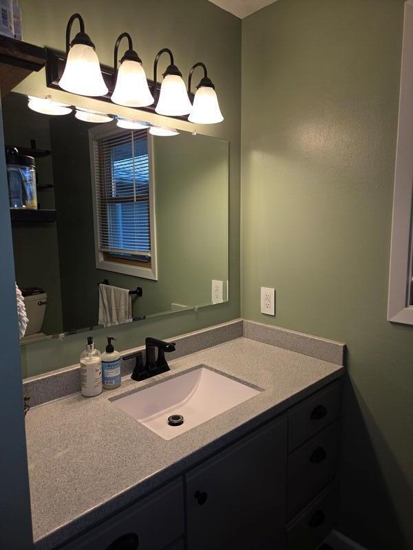 424 Van Buren Road Howards Grove, WI 53083 - Photo 13 of 28 Main Bathroom(1)