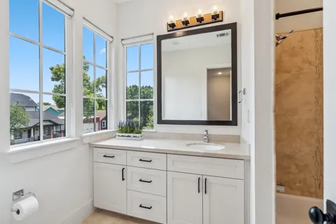 $1,250,000 | 815 East 27th Street, Houston, TX 77009