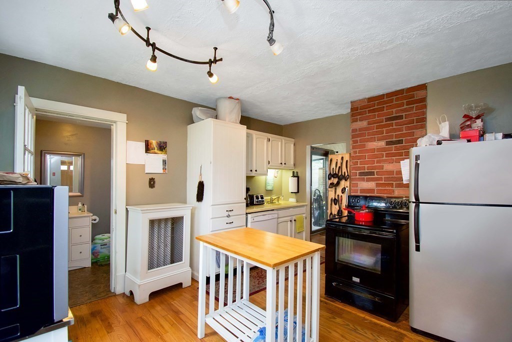 89 Athol Street Springfield, MA 01107 - Photo 6 of 10