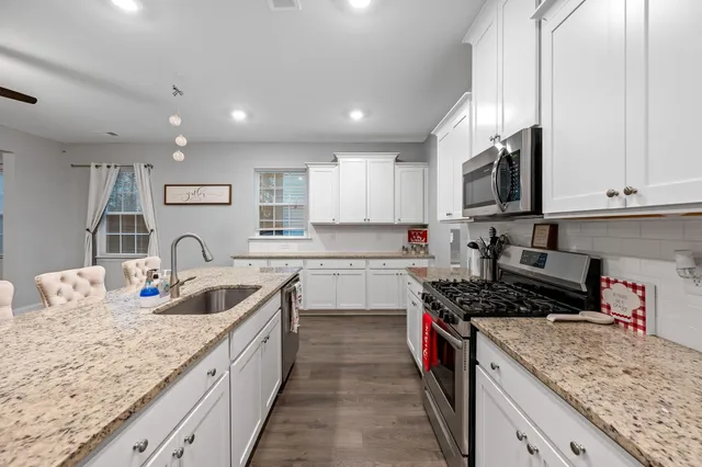 $500,000 | 515 Singing Bush Avenue, Summerville, SC 29486