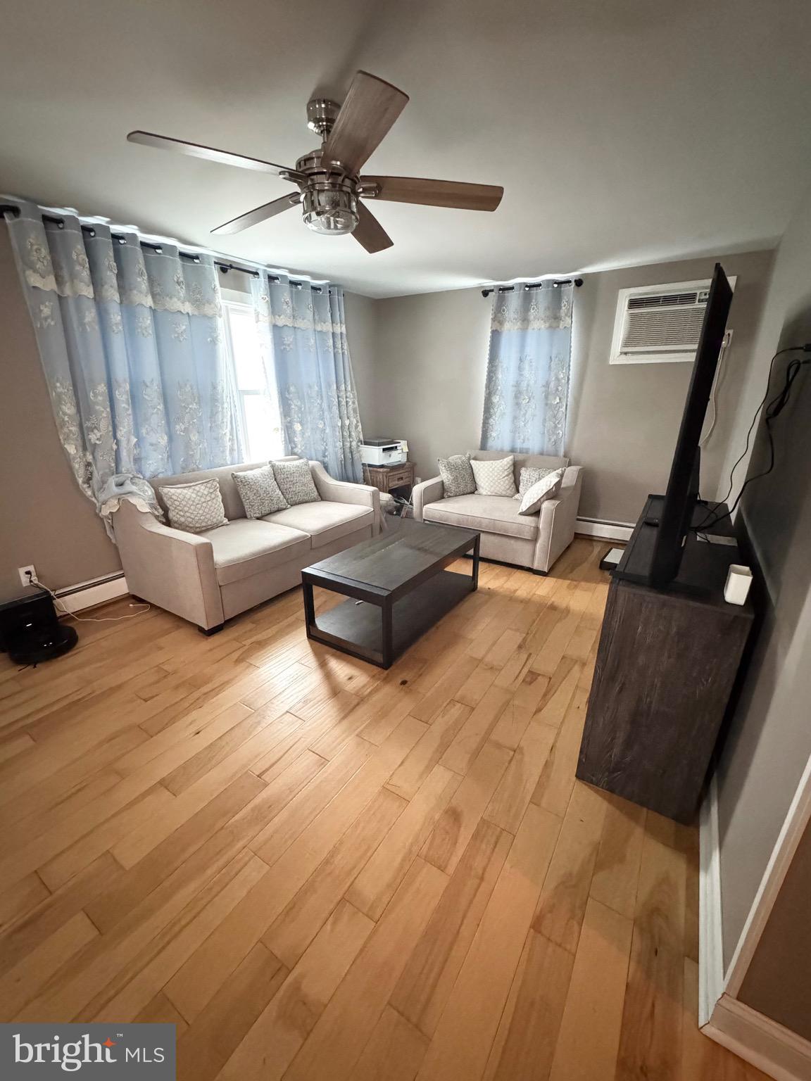 8239 Pine Road Philadelphia, PA 19111 - Photo 2 of 15