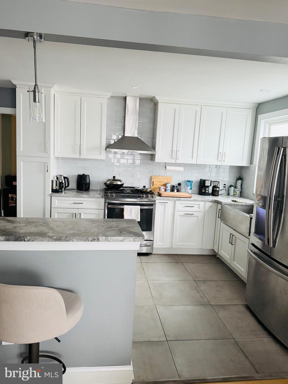 8239 Pine Road Philadelphia, PA 19111 - Photo 3 of 15