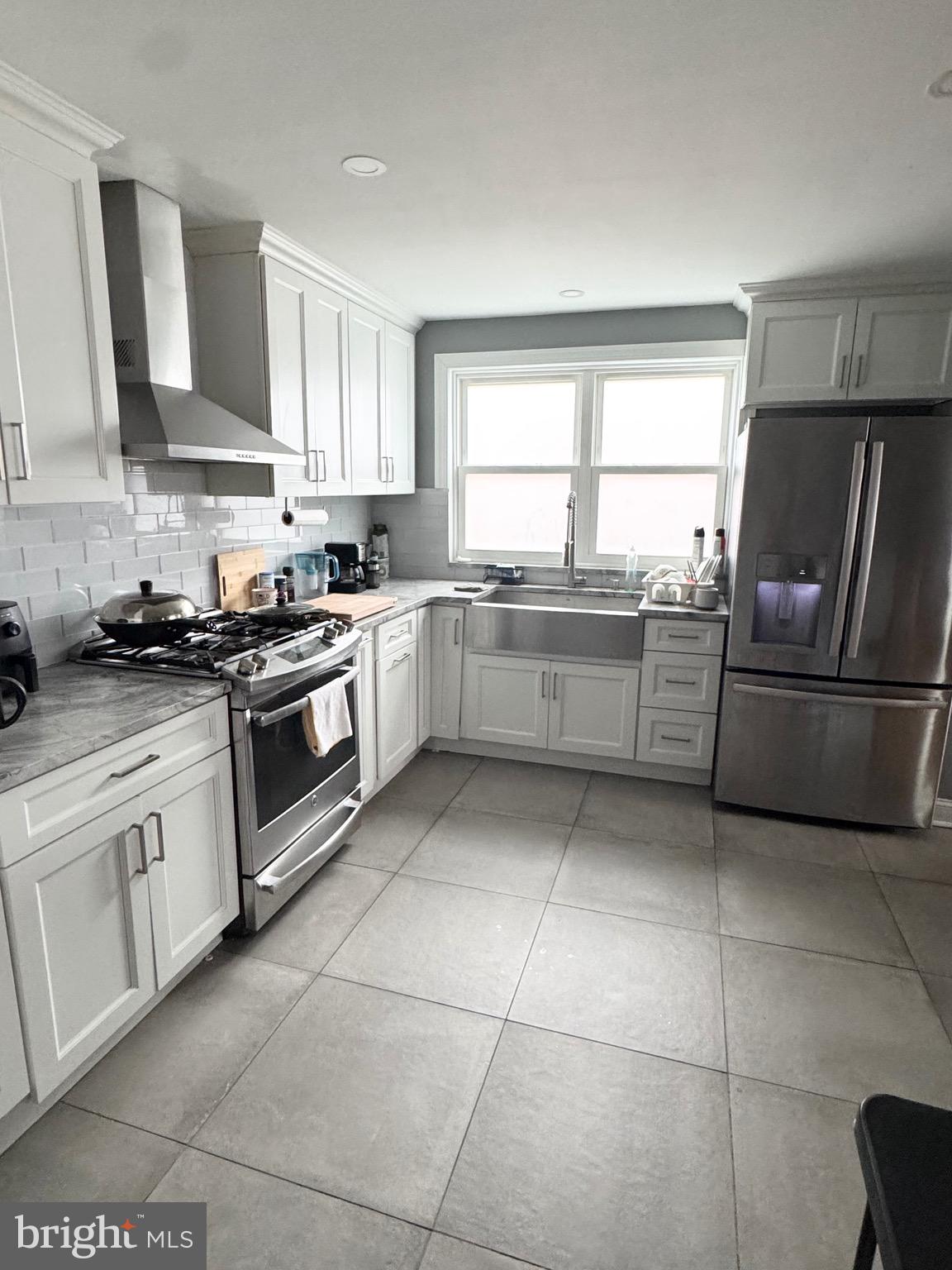 8239 Pine Road Philadelphia, PA 19111 - Photo 4 of 15