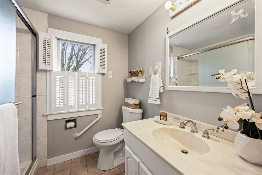 2408 Roosevelt Avenue Springfield, MA 01104 - Photo 12 of 34