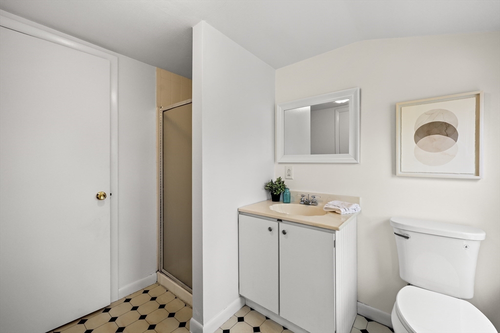 2408 Roosevelt Avenue Springfield, MA 01104 - Photo 22 of 34