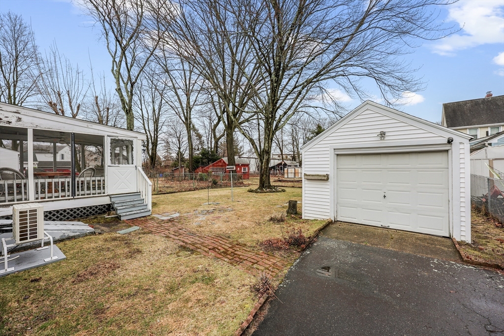 2408 Roosevelt Avenue Springfield, MA 01104 - Photo 31 of 34