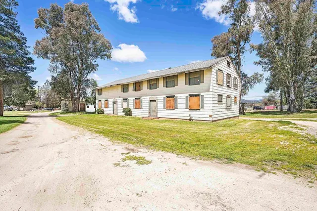 a view of a house with a yard