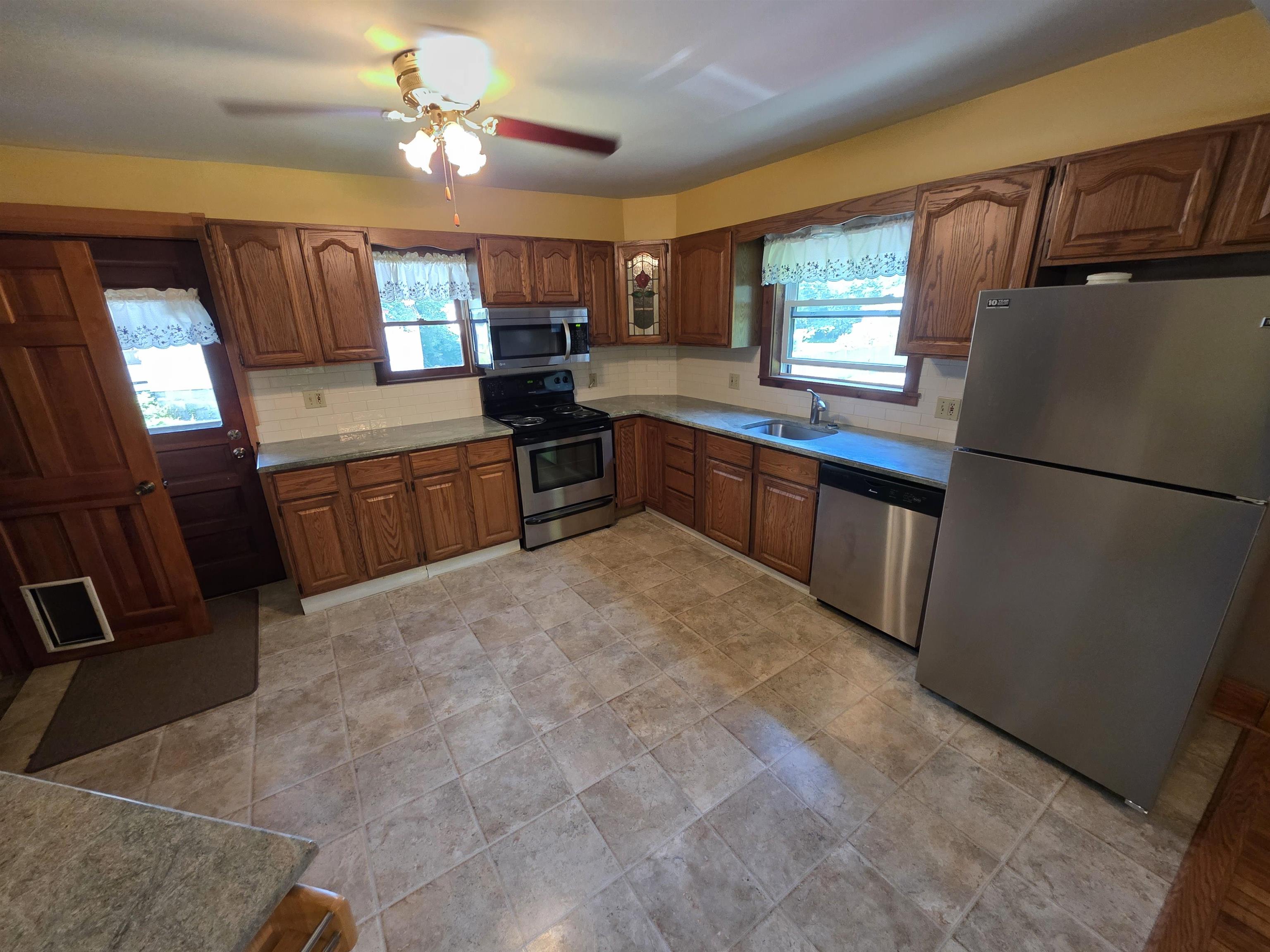 98 Merchant Street Barre, VT 05641 - Photo 18 of 34