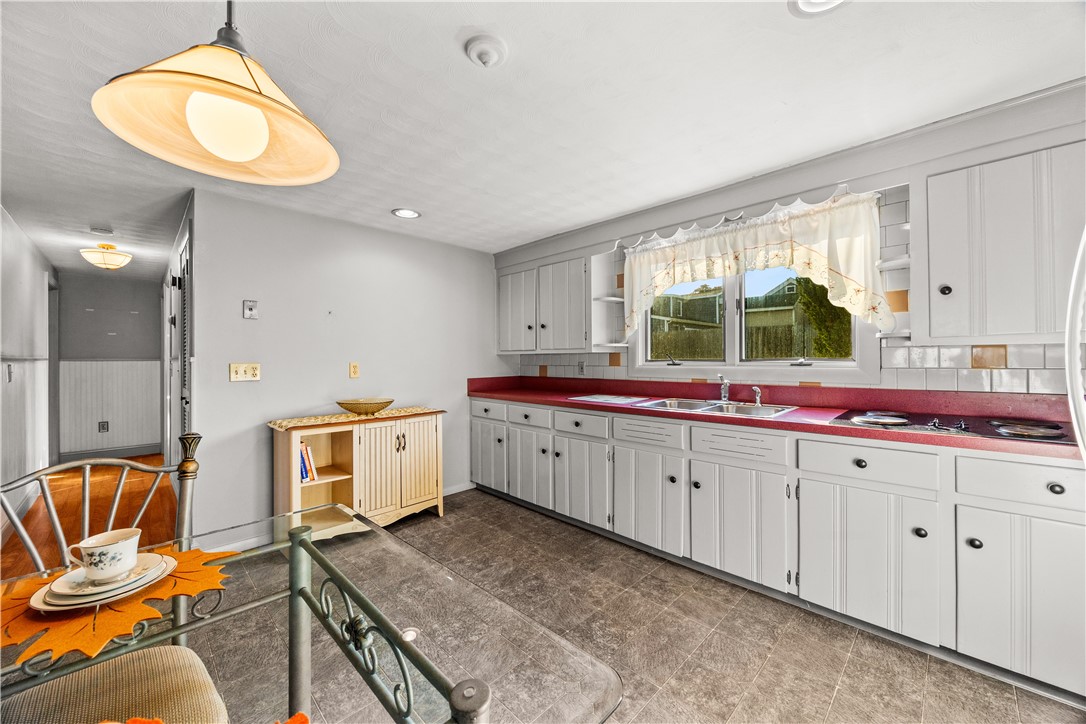 54 Sowams Drive Bristol, RI 02809 - Photo 11 of 28