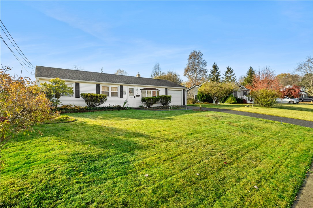 54 Sowams Drive Bristol, RI 02809 - Photo 3 of 28