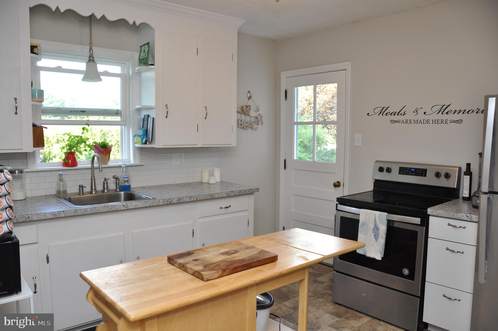 5 Ridgeway Drive York, PA 17404 - Photo 5 of 26 Gallery Image 5