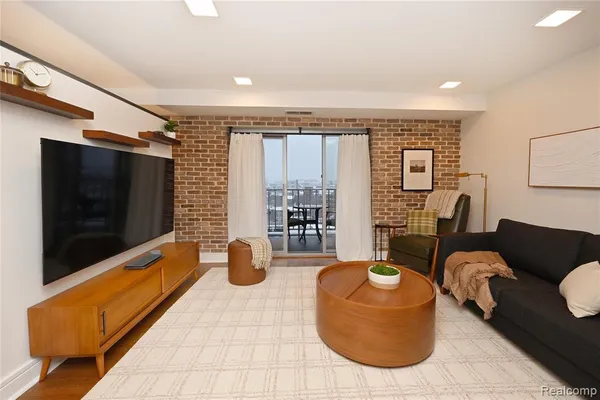$2,600 | 411 South Old Woodward Avenue, Unit 911, Birmingham, MI 48009