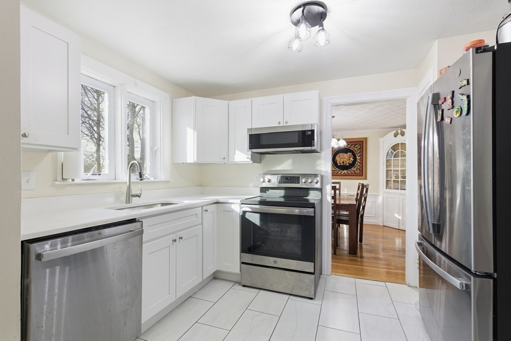 72 Redlands Road Boston, MA 02132 - Photo 5 of 31