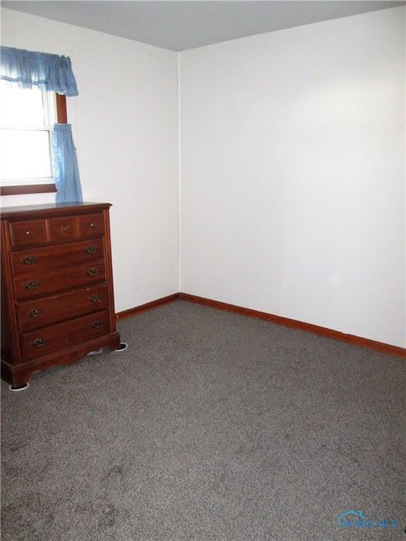 1113 Cresceus Road Oregon, OH 43616 - Photo 17 of 28 2nd Bedroom w/ new carpet and paint.
