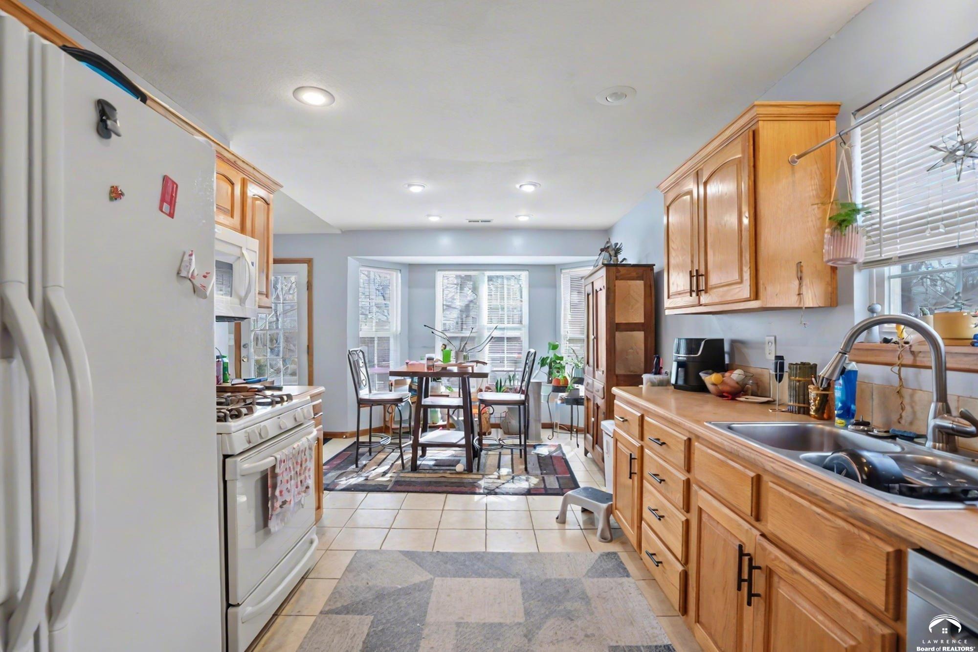 724 North Street Lawrence, KS 66044 - Photo 12 of 26