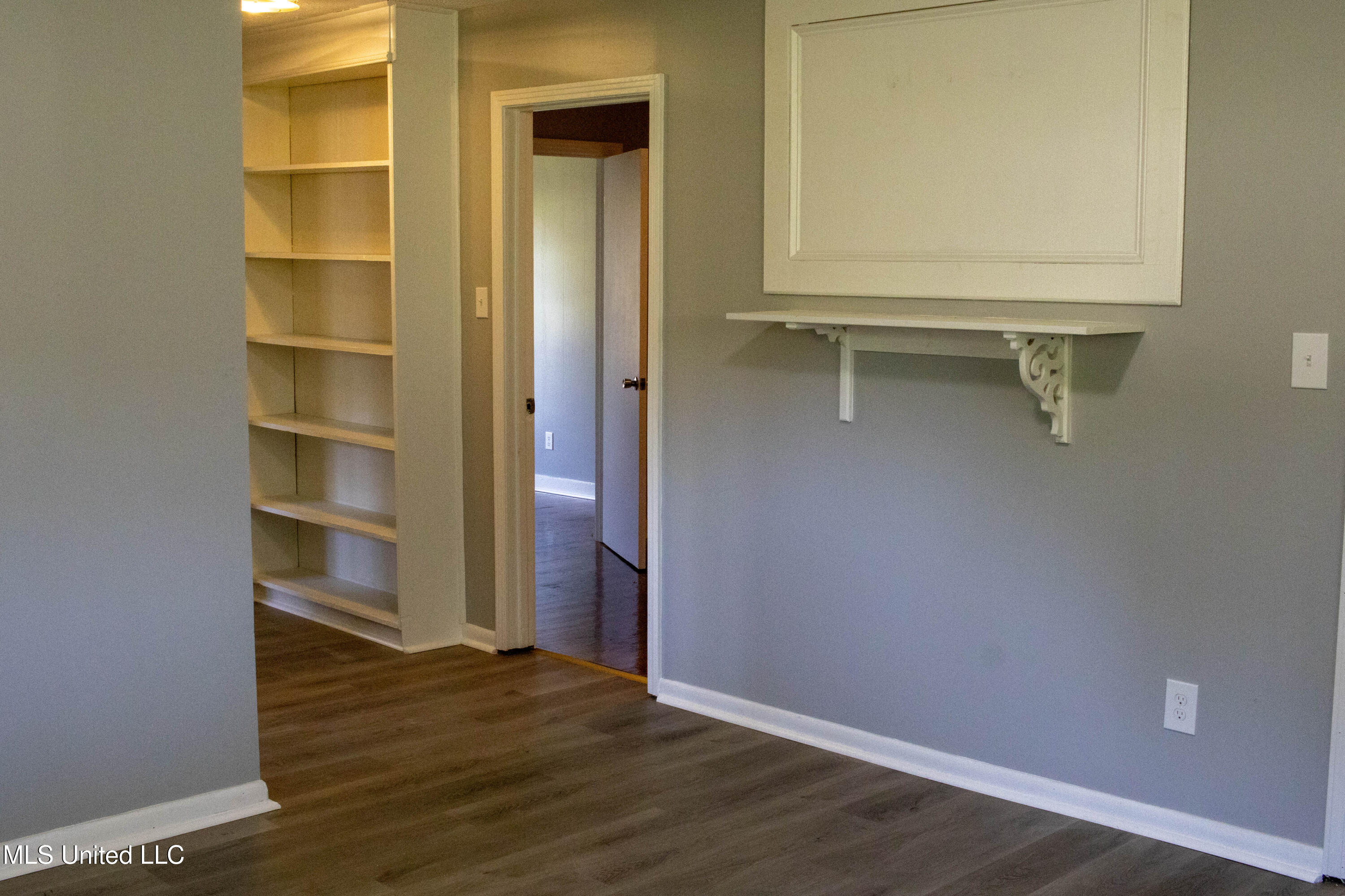 2255 West Ridgeway Street Jackson, MS 39213 - Photo 8 of 14 2255 W Ridgeway-7