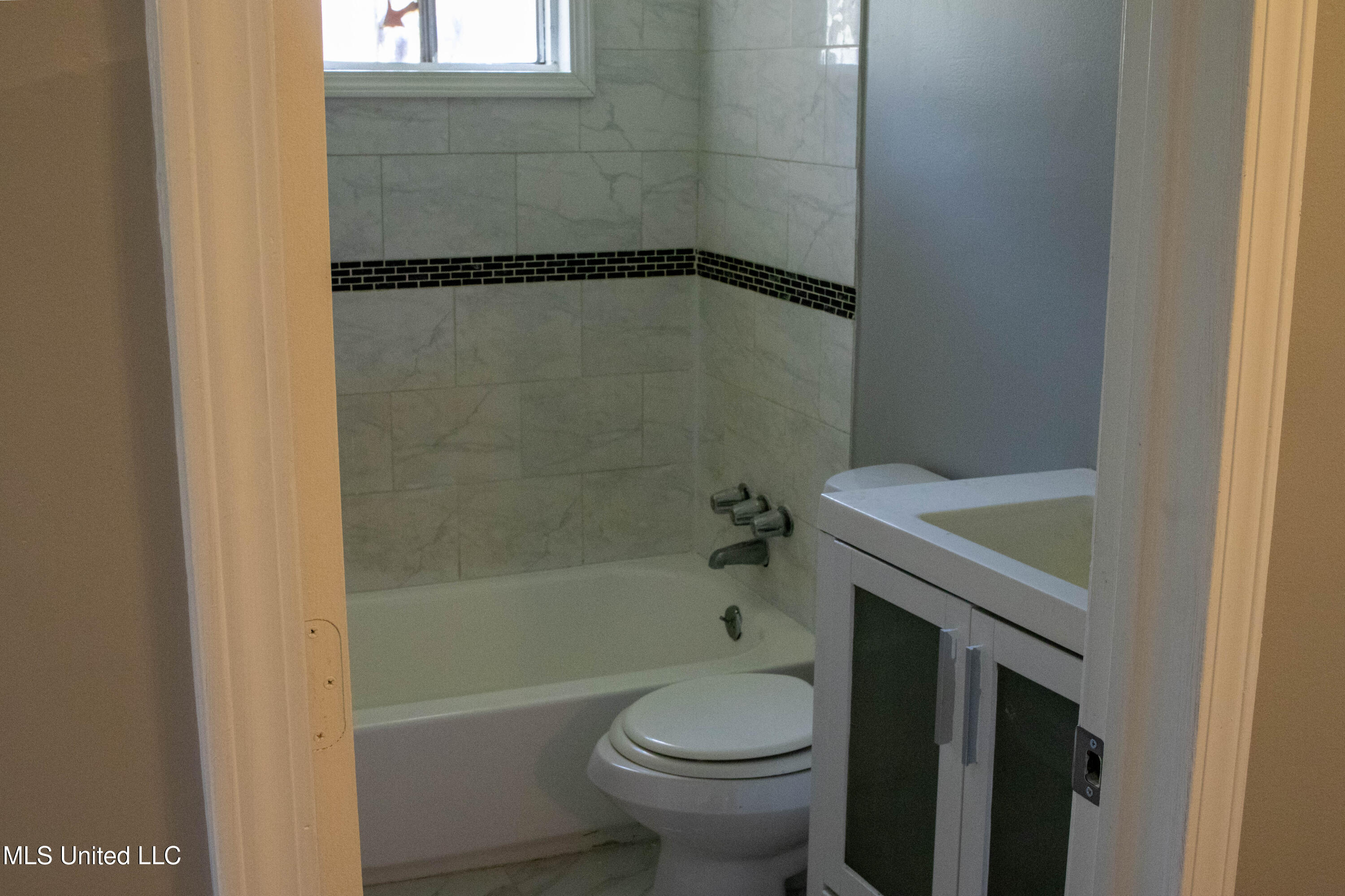 2255 West Ridgeway Street Jackson, MS 39213 - Photo 9 of 14 2255 W Ridgeway-8