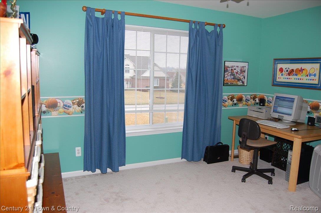 947 Ridgeview Circle Lake Orion, MI 48362 - Photo 11 of 22 2nd bedroom
