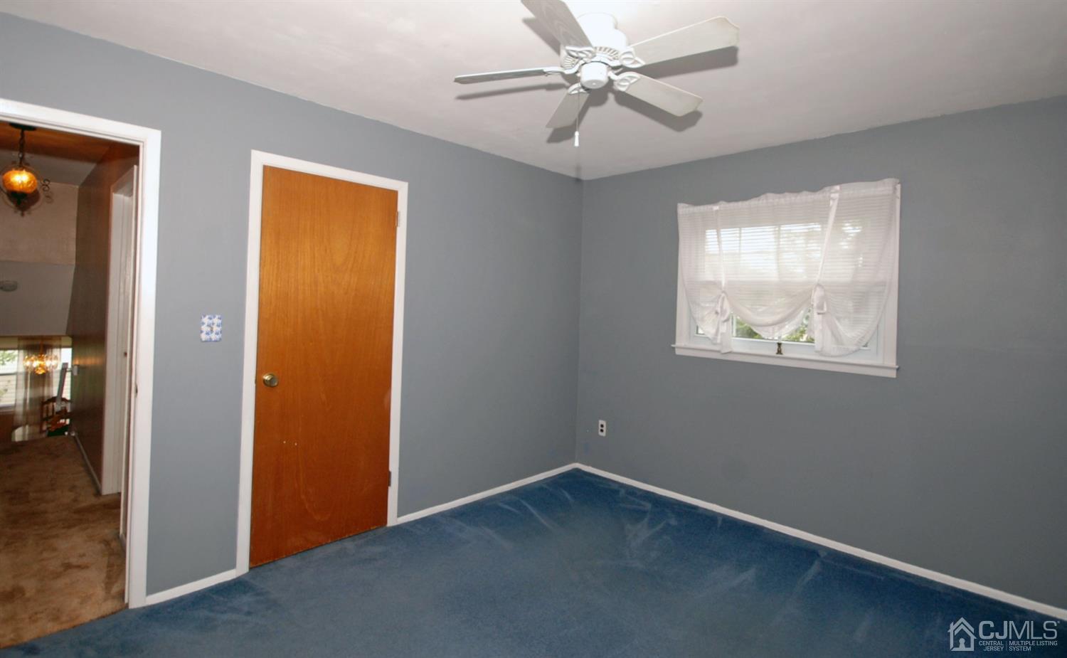 61 Greenbrook Road Middlesex, NJ 08846 - Photo 23 of 29 an empty room that has a window in it