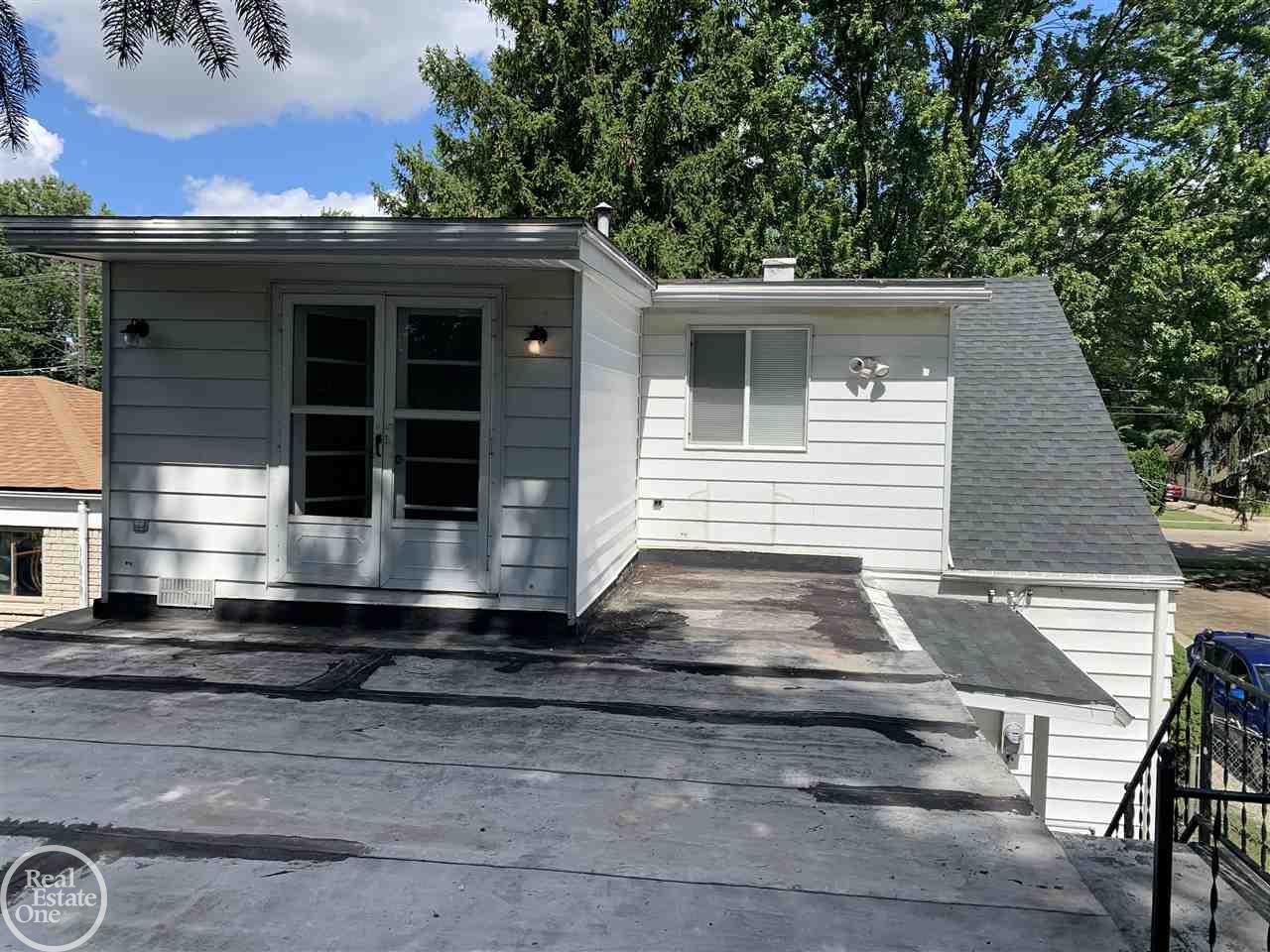 13420 Frazho Road Warren, MI 48089 - Photo 32 of 37 50021293-31.JPG
