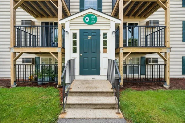 $2,400 | 2102 White Cedar Boulevard, Unit 2102, Portsmouth, NH 03801