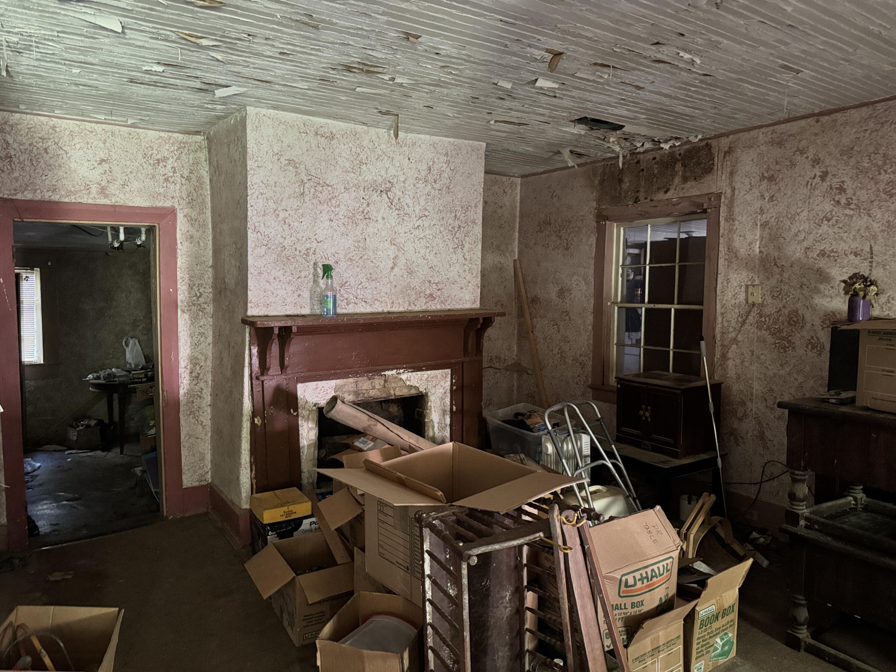 2836 Buffalo Road Buchanan, VA 24066 - Photo 11 of 13 a room with furniture