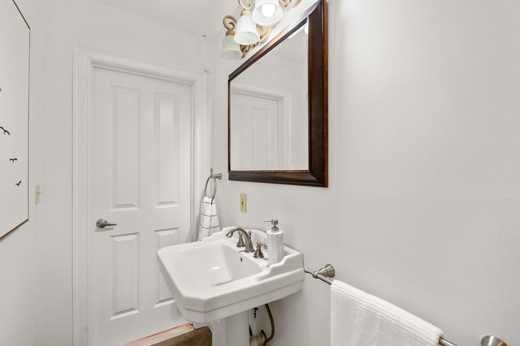 117 High Street Boston, MA 02129 - Photo 19 of 28