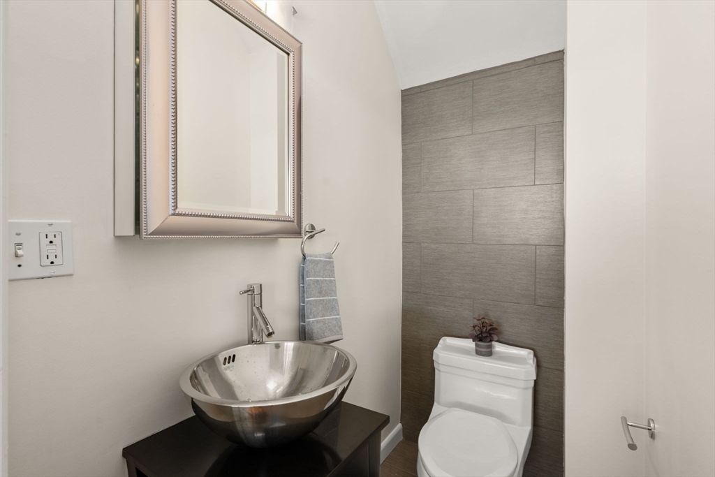 117 High Street Boston, MA 02129 - Photo 22 of 28