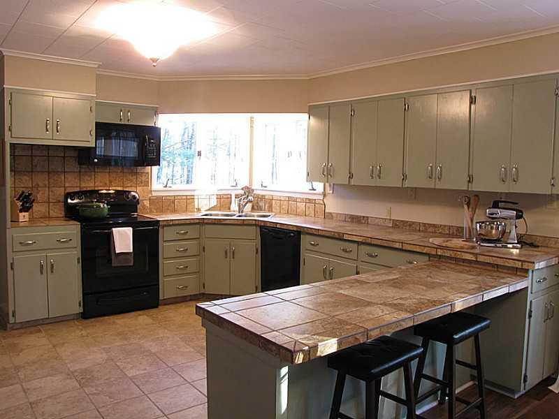 35 River Road Topsham, ME 04086 - Photo 4 of 34 Kitchen.