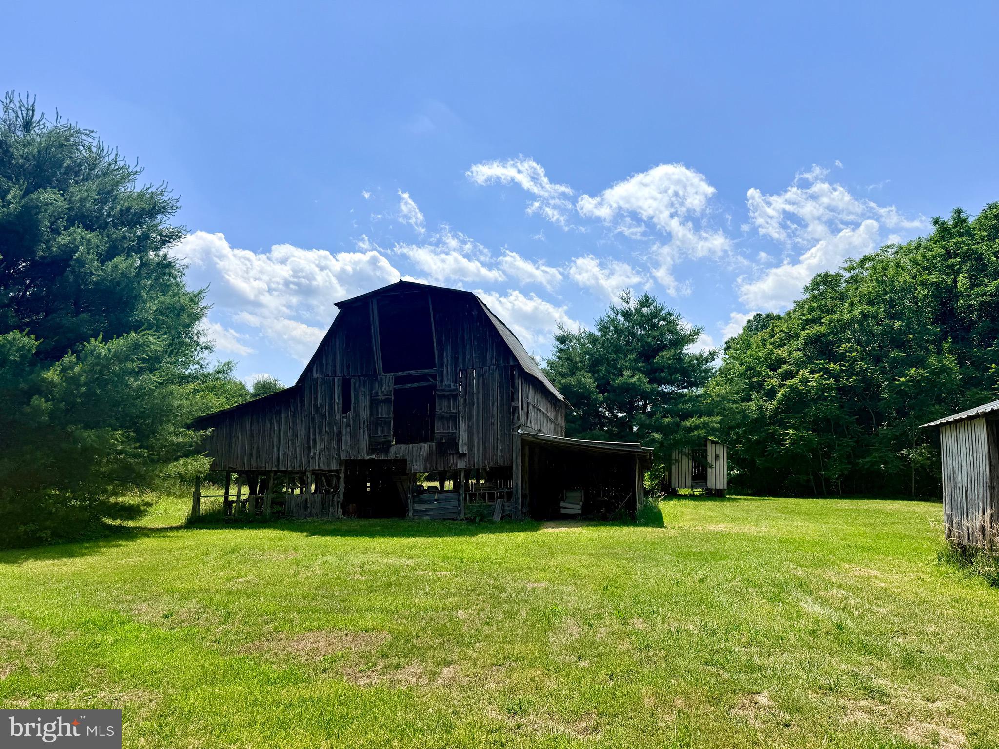 1311 Borden Road Bumpass, VA 23024 - Photo 59 of 68 Barn