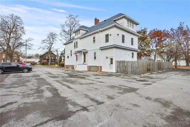 $1,200 | 319 Wheatfield Street, North Tonawanda, NY 14120