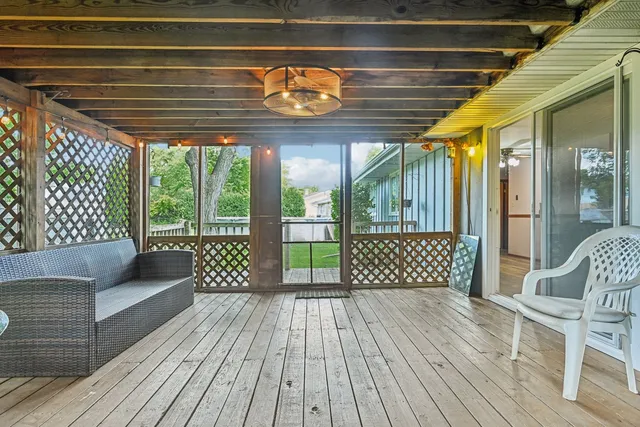 a view of a house with backyard and garden