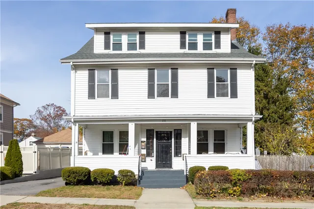 $2,000 | 131 Washington Avenue, Unit 3, Providence, RI 02905