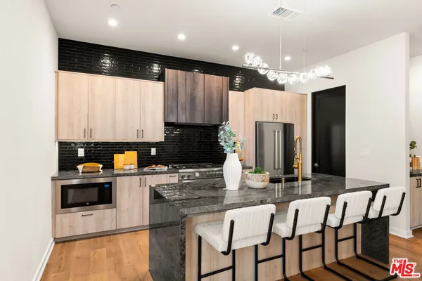 $1,524,995 | 752 West 19th Street, Unit B, Costa Mesa, CA 92627