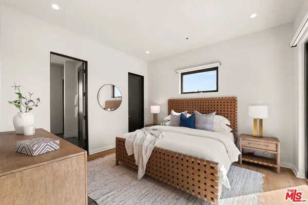 $1,524,995 | 752 West 19th Street, Unit B, Costa Mesa, CA 92627