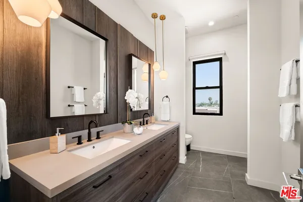 $1,524,995 | 752 West 19th Street, Unit B, Costa Mesa, CA 92627