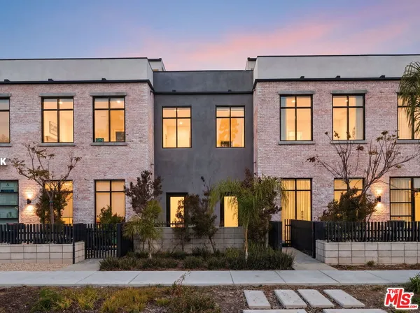 $1,524,995 | 752 West 19th Street, Unit B, Costa Mesa, CA 92627