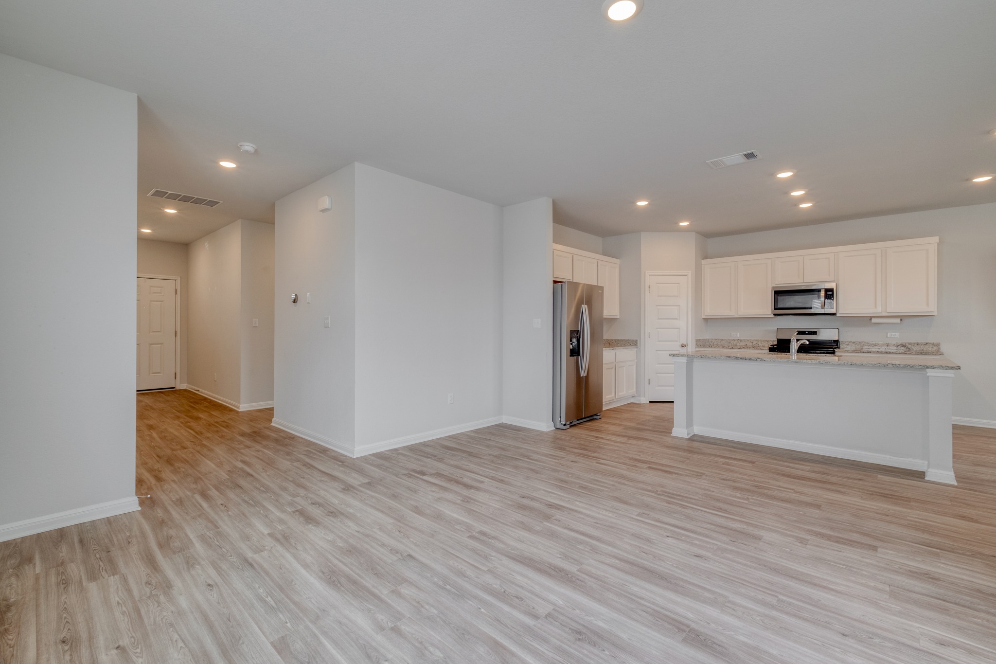 128 Checkers Cove Elgin, TX 78621 - Photo 2 of 19