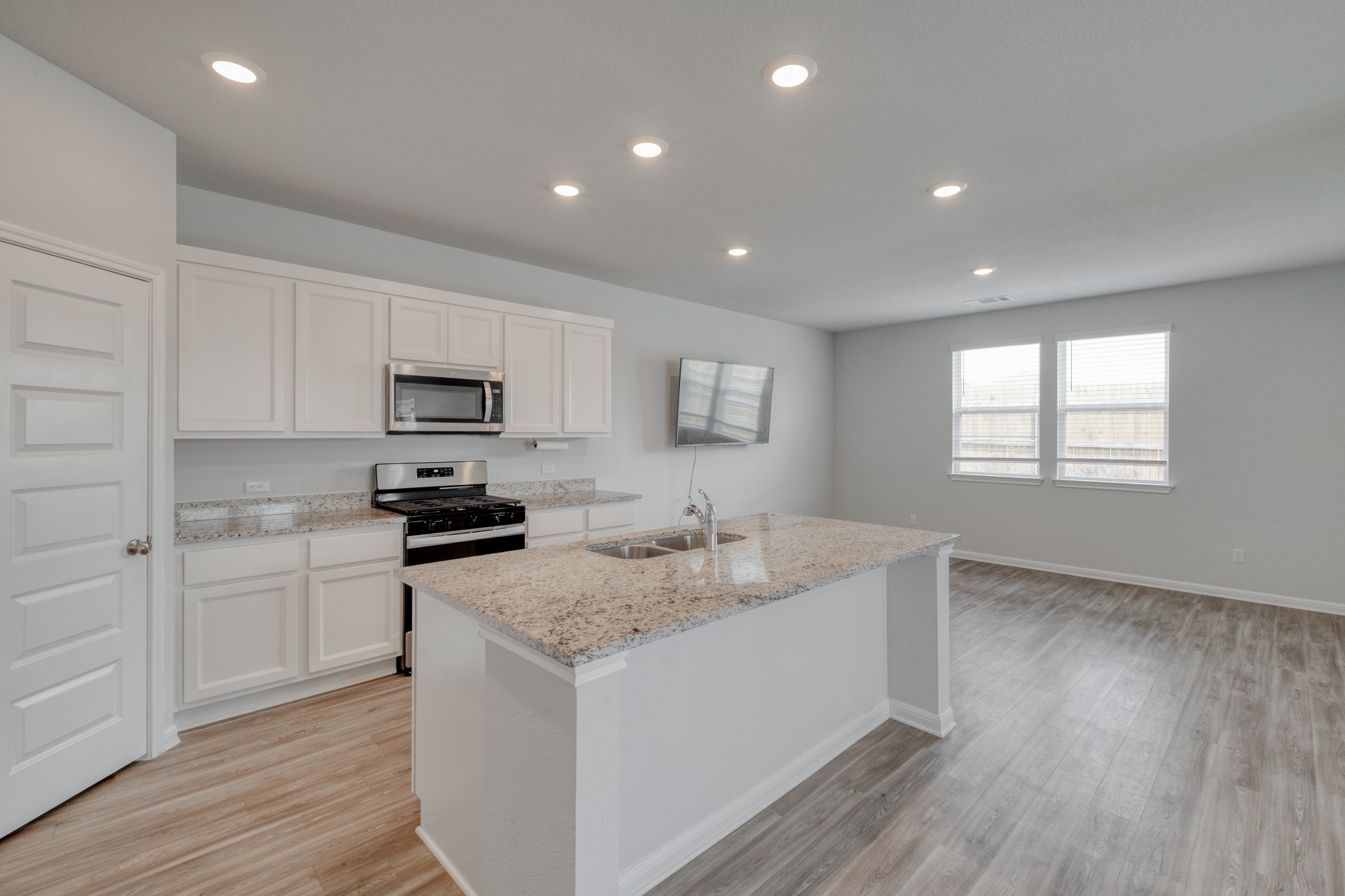 128 Checkers Cove Elgin, TX 78621 - Photo 3 of 19