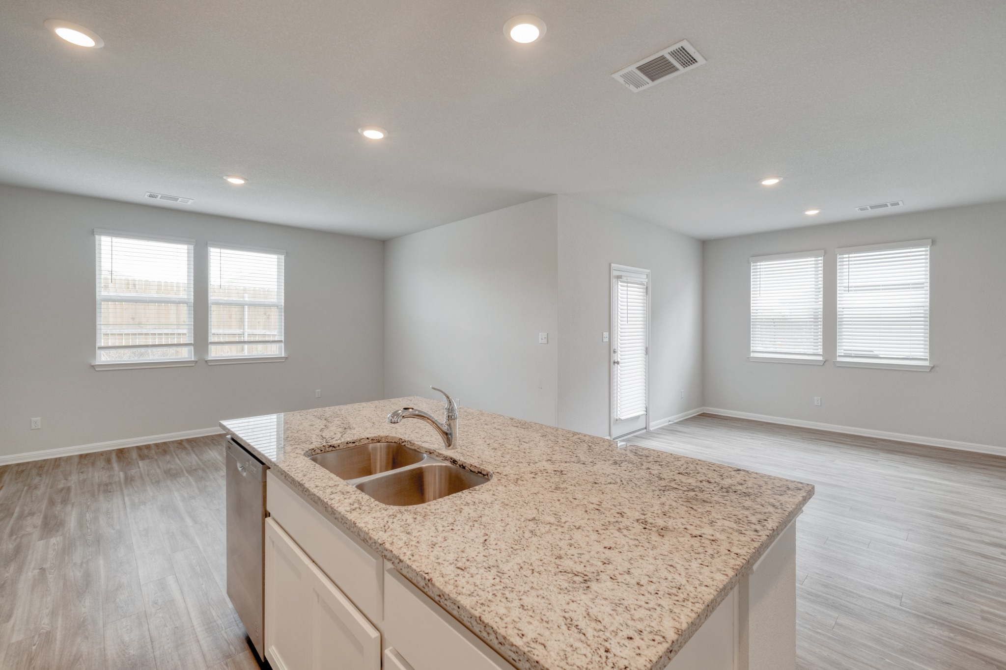 128 Checkers Cove Elgin, TX 78621 - Photo 4 of 19