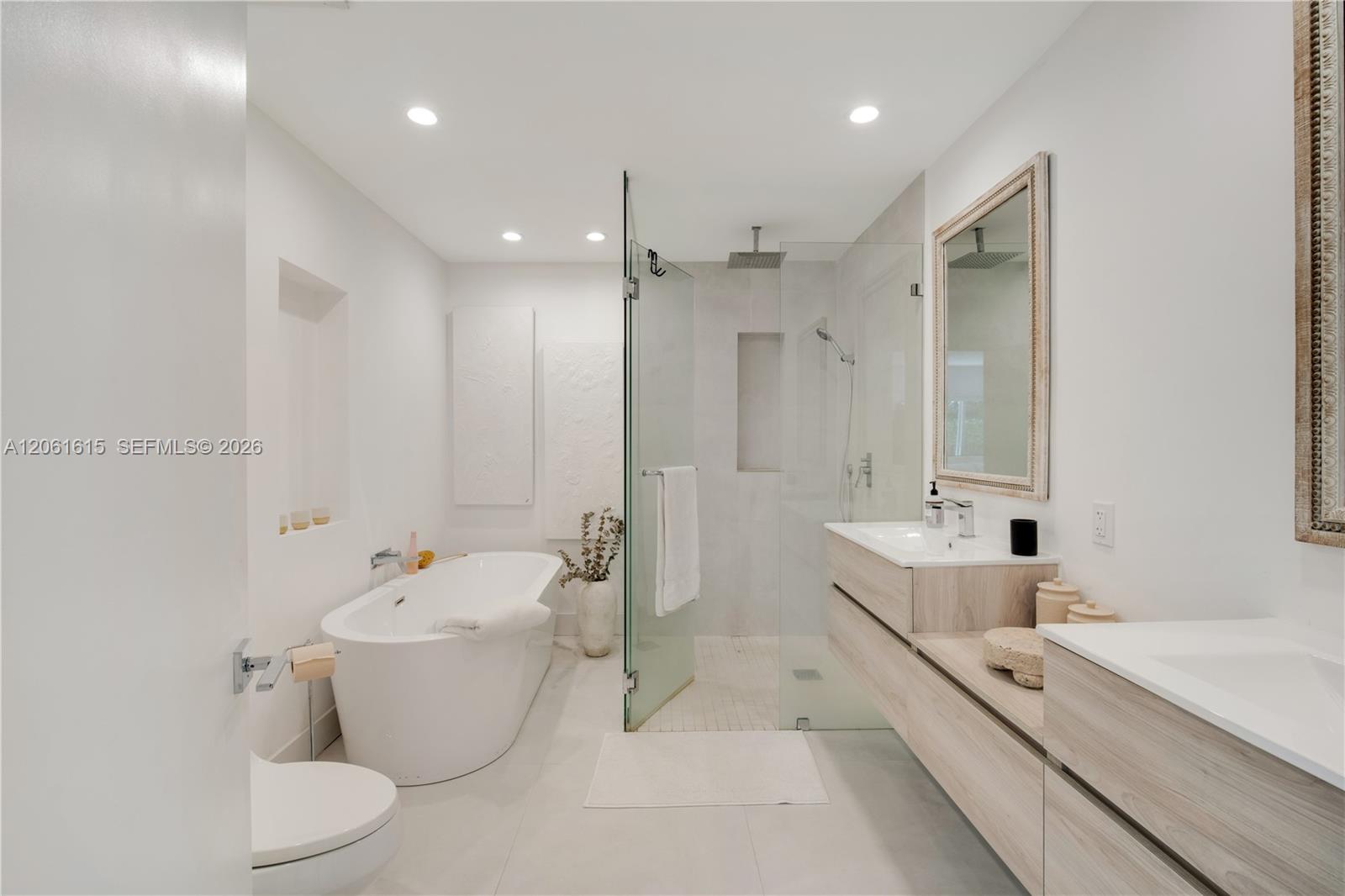 324 Caribbean Road Key Biscayne, FL 33149 - Photo 17 of 22 Gallery Image 17