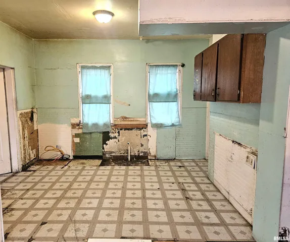 $59,900 | 712 Beecher Avenue, Galesburg, IL 61401