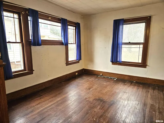 $59,900 | 712 Beecher Avenue, Galesburg, IL 61401