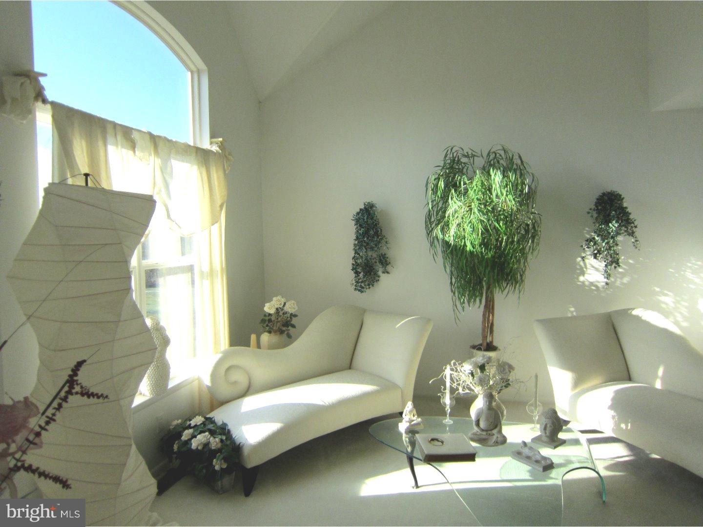 1650 Meetinghouse Road Warminster, PA 18974 - Photo 4 of 21 Living Room