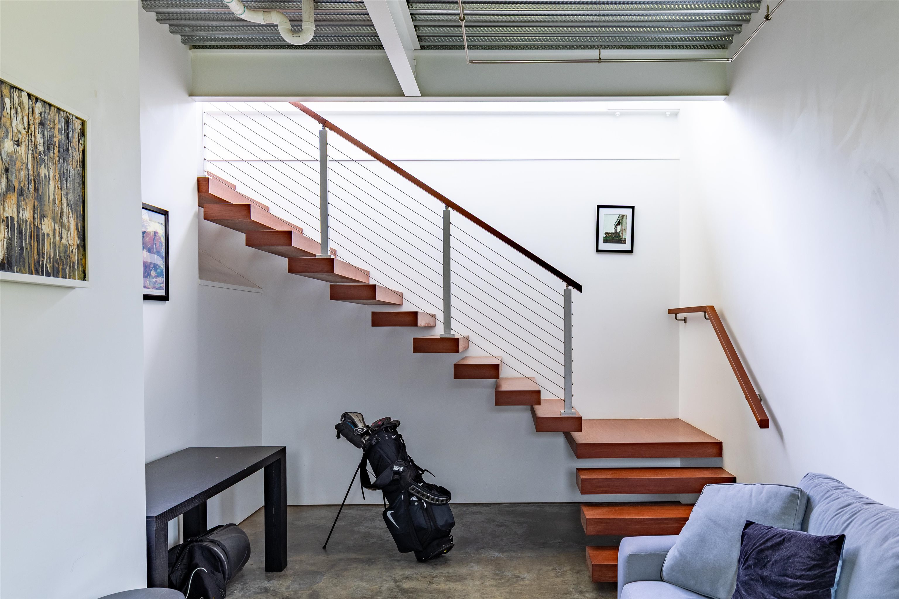 454 Hoolawa Road Haiku, HI 96708 - Photo 33 of 43 a view of entryway and hall
