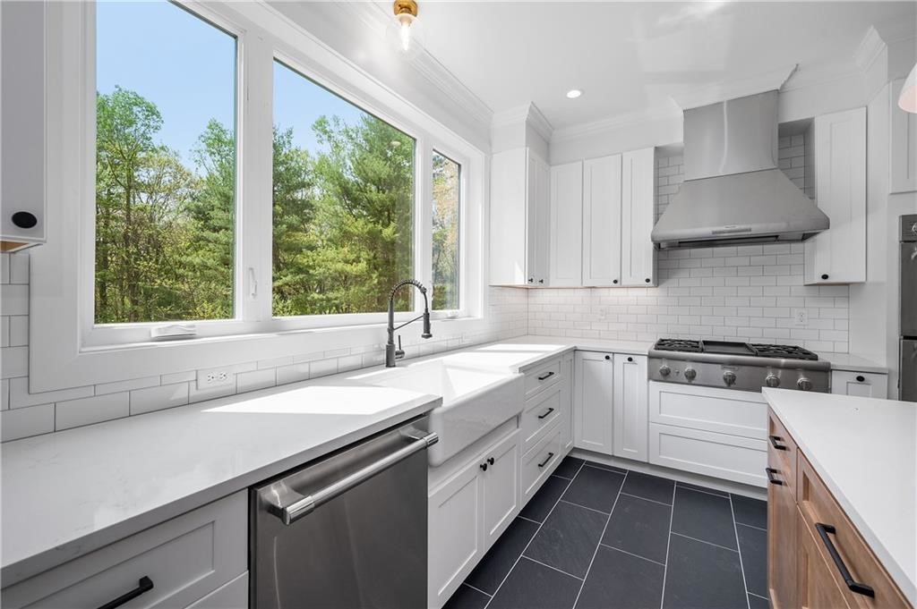 140 Abbott Run Valley Road Cumberland, RI 02864 - Photo 3 of 28 Similar finishes from a previous sale