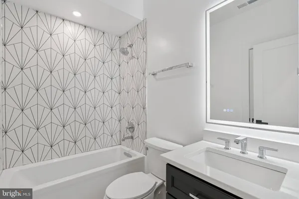 $575,000 | 636 Edgewood Street Northeast, Unit B, Washington, DC 20017