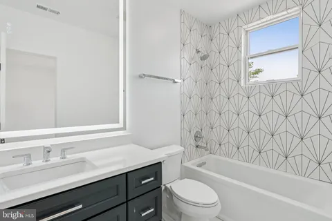 $575,000 | 636 Edgewood Street Northeast, Unit B, Washington, DC 20017