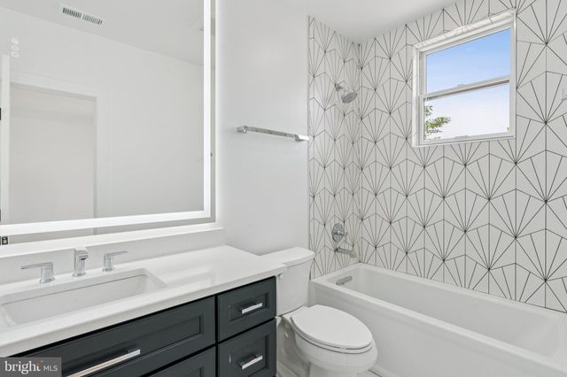 $575,000 | 636 Edgewood Street Northeast, Unit B, Washington, DC 20017